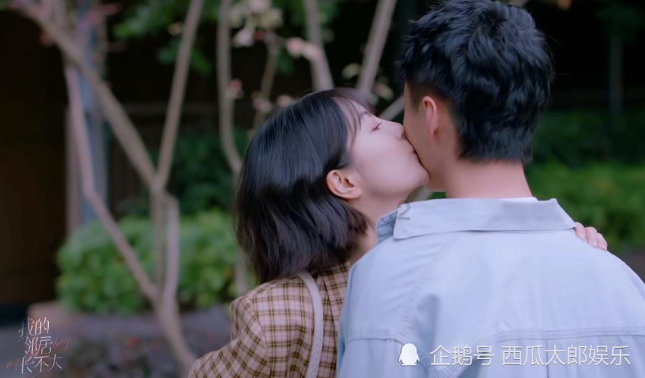 行车途中 险些丧命!轿车挡风玻璃被货车厢门迎面击碎“交警判定货车司机全责”