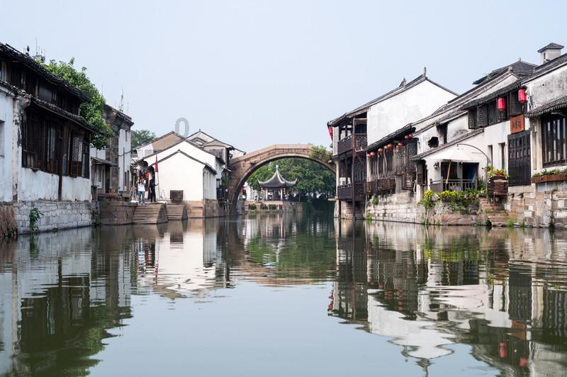 社区安上智能健身器材 居民家门口就能锻炼
