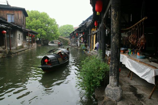 我不是故意的！布莱德索滑倒冲撞张峻豪倒地受伤